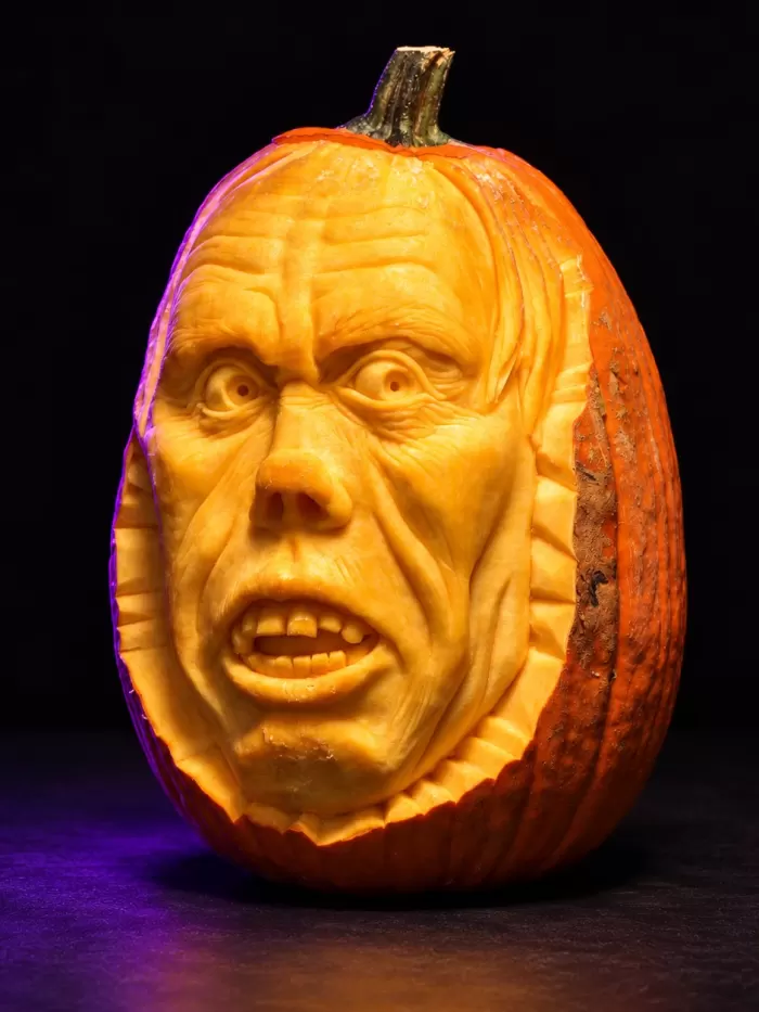 Carved pumpkin, Oct 2010
